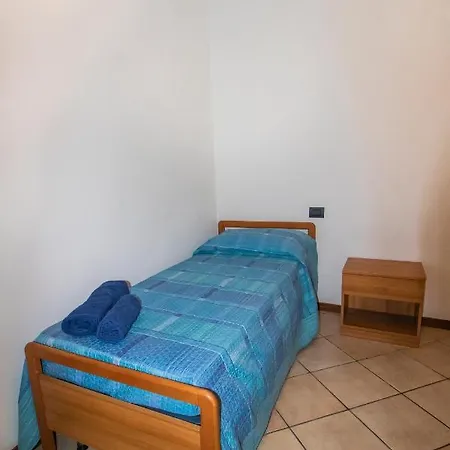 House Nicholas * ג'רה לאריו