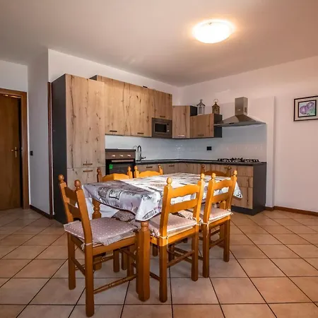 House Nicholas Gera Lario