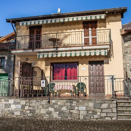 House Nicholas * Gera Lario