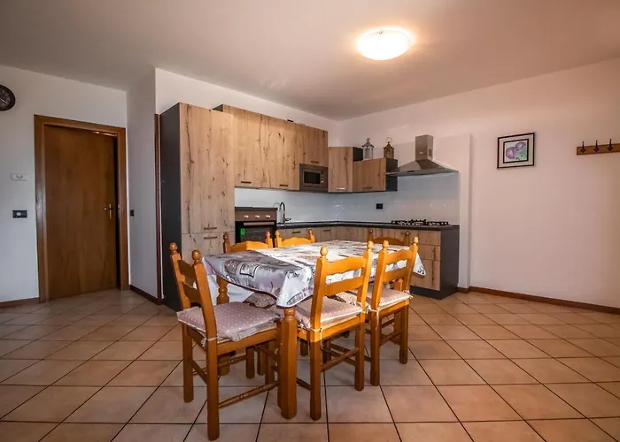 House Nicholas Gera Lario