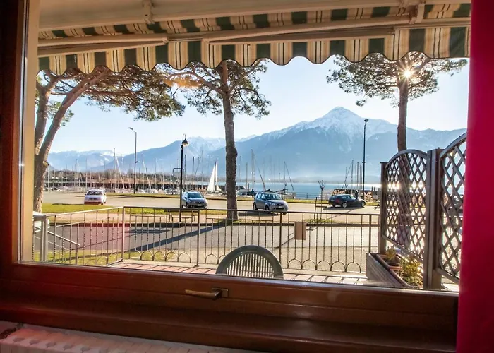 House Nicholas * Gera Lario