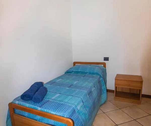 House Nicholas * Gera Lario